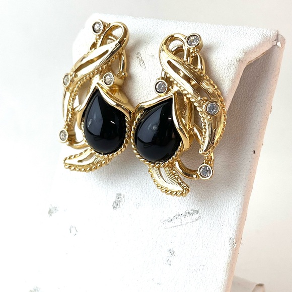 Vintage Jose Barerra for Avon Granada Clip Earrings - Picture 7 of 8